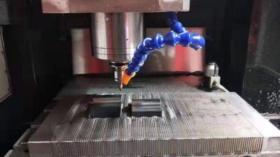 鋁合金板精雕機(jī)的優(yōu)勢(shì)有哪些呢？